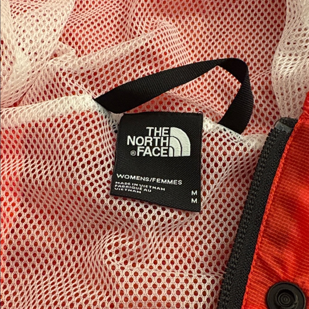 The North Face Women's Outline Windwall Hoodie Jacket in Horizon Red - Picture 5 of 8